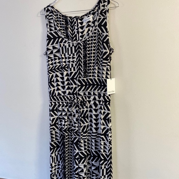 Calvin Klein Pants - NWT Calvin Klein Black & Cream Sleeveless Jumpsuit Size 10